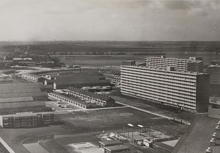 Luchtfoto eerste flats in Palenstein 1968